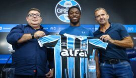 Em 2025, o Grêmio contratou o atacante belga Francis Amuzu, que também é muçulmano e lidou com o Ramadã
