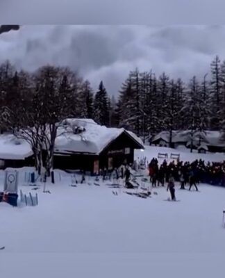Esquiadores observam avalanche nos Alpes italianos