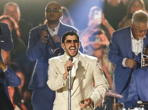 O cantor porto-riquenho Bad Bunny se apresenta em seu show na Argentina