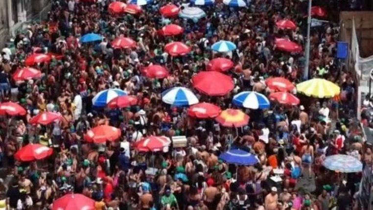 Desfile do Monobloco no Rio de Janeiro
