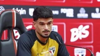 Cauly dá entrevista em sua apresentação no São Paulo