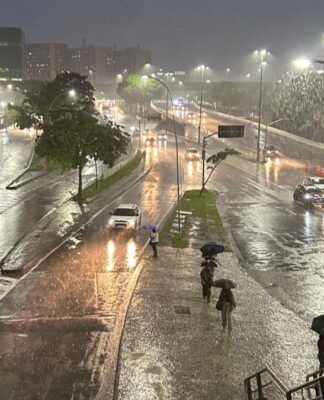Chuva causa transtornos no Rio; duas pessoas ficam feridas após choque elétrico