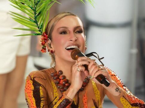 Claudia Leitte no trio em Salvador