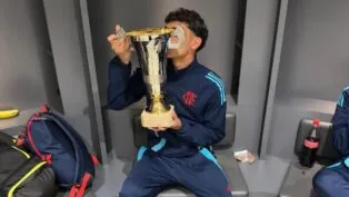 O Corinthians avançou pela contratação de Levy Dias, zagueiro do Flamengo que era capitão e tinha fama de "zagueiro-artilheiro"