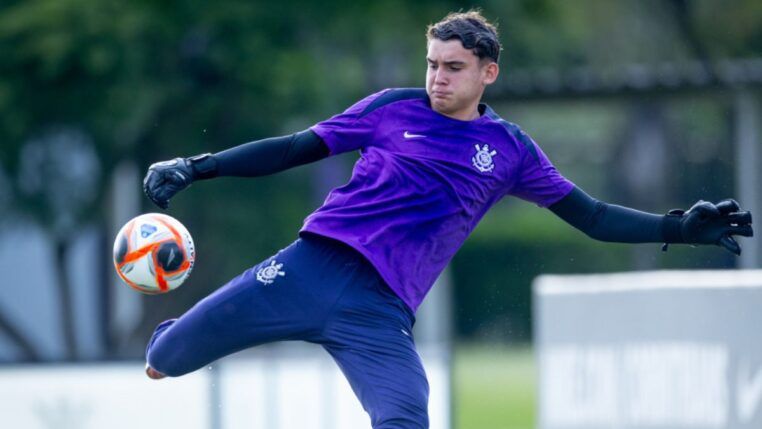 Gustavo Milani, de 16 anos, foi relacionado pelo Corinthians para enfrentar o Cruzeiro pelo Brasileirão