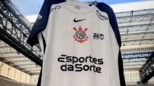 O Corinthians renovou o contrato com a patrocinadora máster Esportes da Sorte, que fica no centro de sua camisa