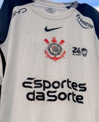 O Corinthians renovou o contrato com a patrocinadora máster Esportes da Sorte, que fica no centro de sua camisa