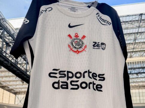 O Corinthians renovou o contrato com a patrocinadora máster Esportes da Sorte, que fica no centro de sua camisa