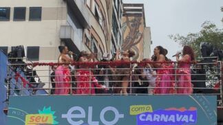 Daniela Mercury canta em seu bloco na Rua da Consolação