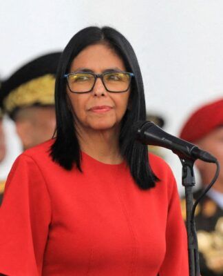 Delcy Rodríguez conversa com Trump e pede respeito nas relações EUA-Venezuela