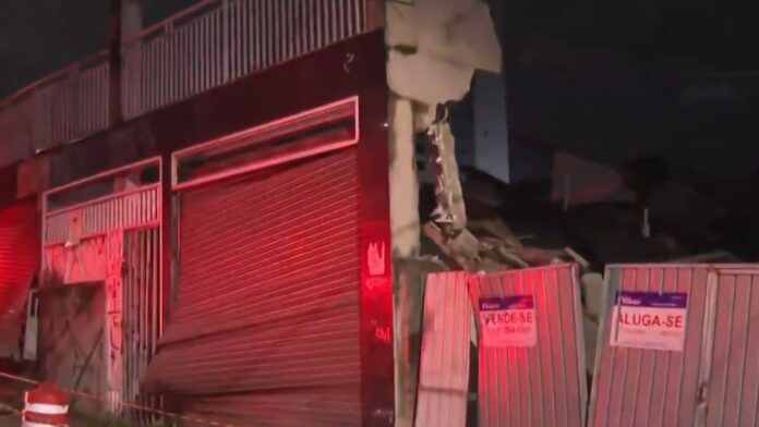 Prédio de quatro andares desaba em Guarulhos (SP) e não deixa feridos