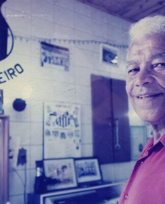 O barbeiro e amigo próximo de Pelé, Didi