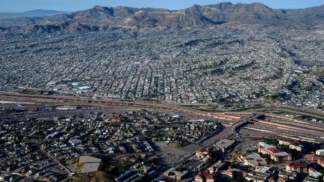 Imagem aérea mostra a cidade de El Paso, no Texas, Estados Unidos, na fronteira com o México