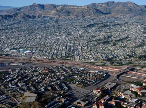 Imagem aérea mostra a cidade de El Paso, no Texas, Estados Unidos, na fronteira com o México