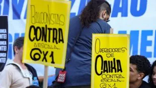 to do Dia do Trabalhador pede o fim da escala 6x1 e melhores condições de trabalho e renda, na Cinelândia, no centro da capital fluminense.