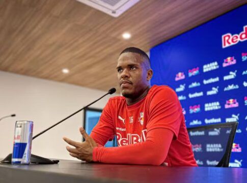 Red Bull Bragantino multa Gustavo Marques após falas machistas contra árbitra Daiane Muniz