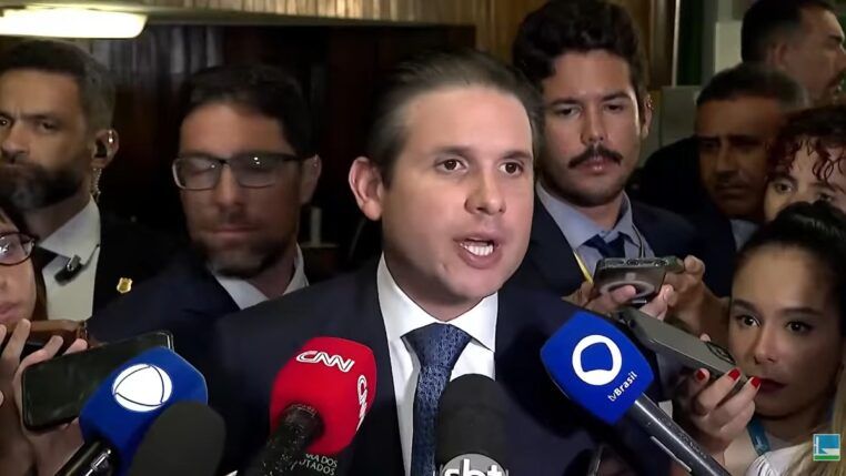 Hugo Motta dá entrevista coletiva