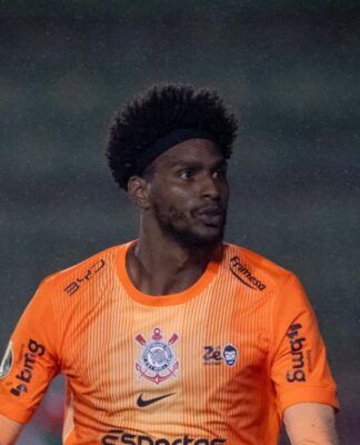 Noiva de Hugo Souza confronta Marcos por risadas em post sobre racismo e ex-goleiro se desculpa