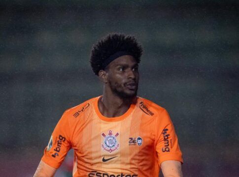 Noiva de Hugo Souza confronta Marcos por risadas em post sobre racismo e ex-goleiro se desculpa