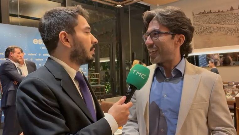 João Sabino, diretor de políticas públicas do iFood, dá entrevista ao jornalista Rafael Thebas, da TMC