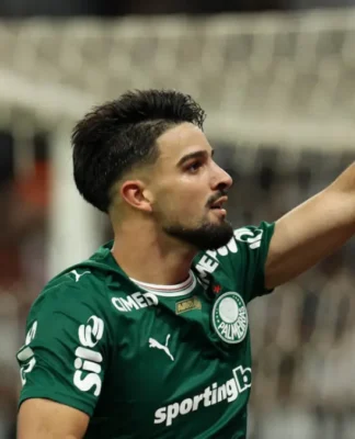 Memphis perde pênalti, Flaco decide e Palmeiras vence o Corinthians na Arena