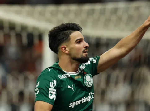 Memphis perde pênalti, Flaco decide e Palmeiras vence o Corinthians na Arena