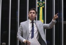 Nikolas Ferreira discursa no plenário da Câmara dos Deputados