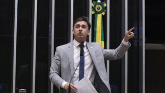 Nikolas Ferreira discursa no plenário da Câmara dos Deputados