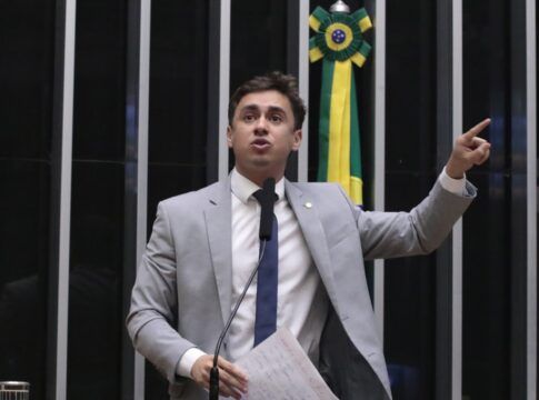 Nikolas Ferreira discursa no plenário da Câmara dos Deputados