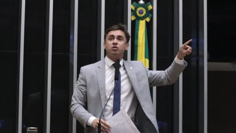 Nikolas Ferreira discursa no plenário da Câmara dos Deputados