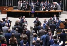 Deputados reunidos no plenário durante votação do PL Antifacção