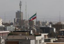 Ataques ao Irã ampliam tensão regional e indicam tentativa de mudança de regime