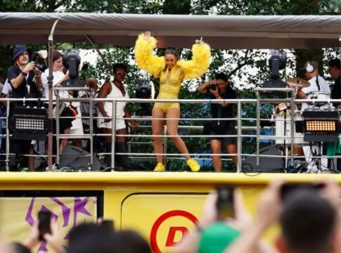 Ivete reúne 1,2 milhão de pessoas em show inédito no pré-carnaval de SP, diz PM