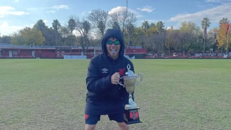 O jogador João Vitor, do Athletico Paranaense, deve reforçar a base do Corinthians