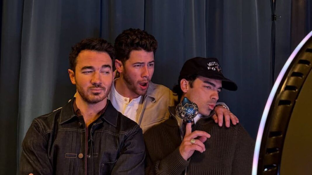 Os irmãos Kevin, Joe e Nick Jonas, do trio Jonas Brothers