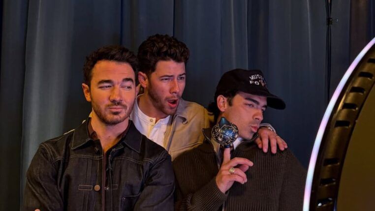 Os irmãos Kevin, Joe e Nick Jonas, do trio Jonas Brothers