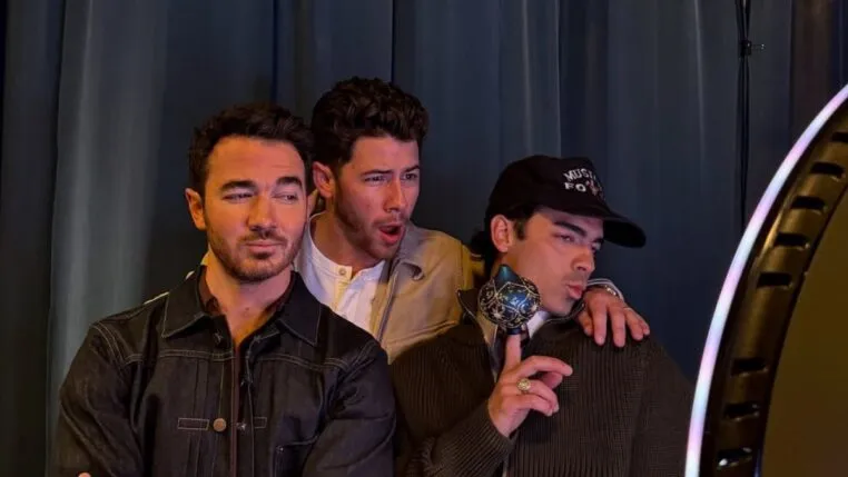 Os irmãos Kevin, Joe e Nick Jonas, do trio Jonas Brothers