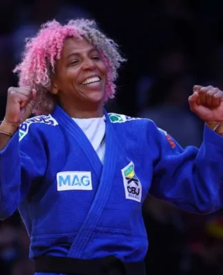 A judoca brasileira Rafaela Silva comemora a vitória no Grand Slam de Paris 2026
