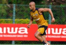 Lucas Moura geralmente é preservado em partidas com gramado sintético. Por ser um mata-mata, o atacante deve ir a campo