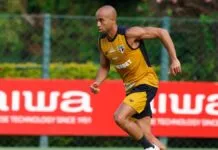 Lucas Moura geralmente é preservado em partidas com gramado sintético. Por ser um mata-mata, o atacante deve ir a campo