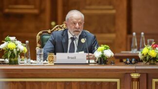 Presidente da República, Luiz Inácio Lula da Silva, durante a Sessão plenária com almoço de trabalho, no Centro de Convenções Bharat Mandapa. Nova Délhi - Índia.