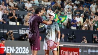 João Fonseca e Marcelo Melo comemoram vitória no Rio Open