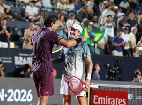 João Fonseca e Marcelo Melo comemoram vitória no Rio Open