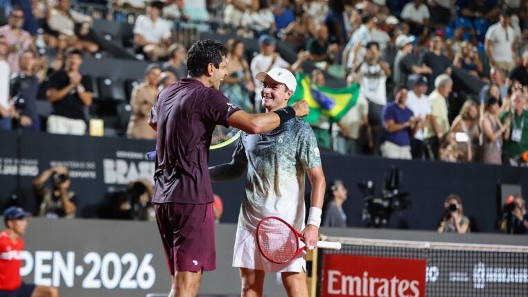 João Fonseca e Marcelo Melo comemoram vitória no Rio Open