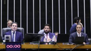 Hugo Motta e Guilherme Derrite na Mesa Diretora da Câmara