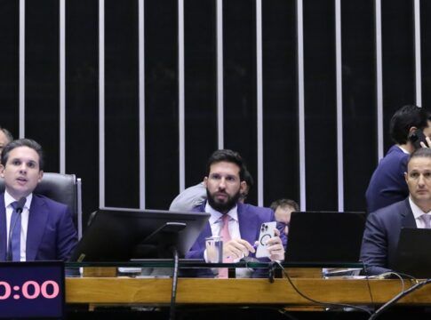 Hugo Motta e Guilherme Derrite na Mesa Diretora da Câmara