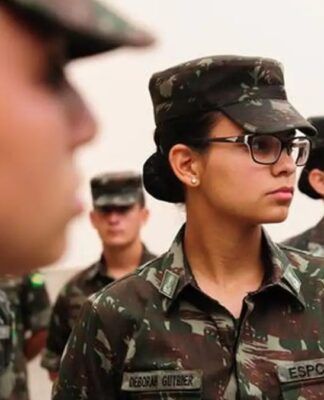 Exército inicia no Rio incorporação da 1ª turma de mulheres recrutas