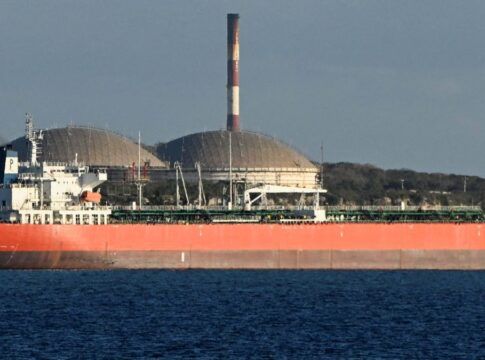 Navio atracado em águas cubanas