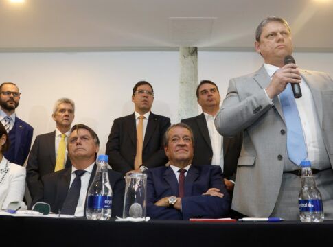 Valdemar Costa Neto, Jair Bolsonaro, Braga Netto, Altineu Côrtes, Michelle Bolsonaro e Tarcísio de Freitas em evento do PL