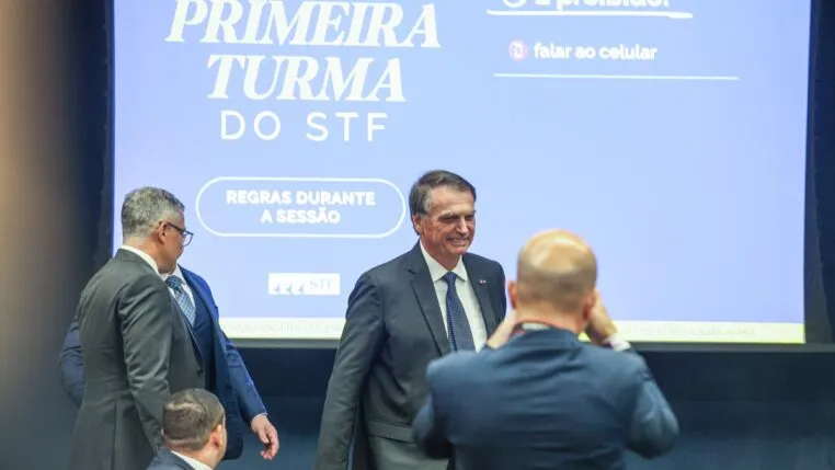 O ex presidente Jair Bolsonaro, chegando para depoimento na 1 turma do STF